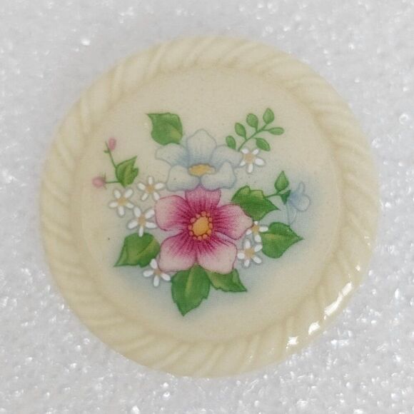 Vintage AVON 1984 SPRING BOUQUET Porcelain Round Disc Brooch Pin Floral Design - Picture 1 of 6